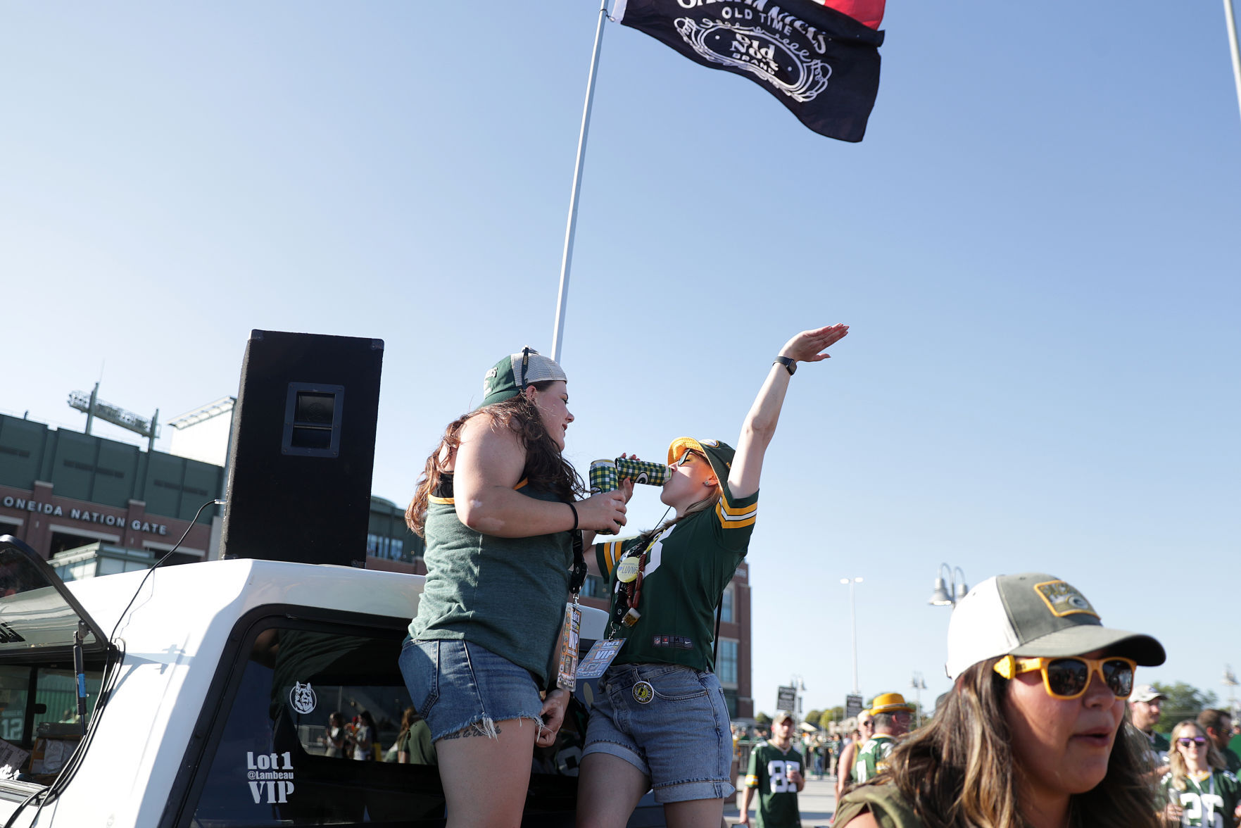 081421_packersfans_03kw-08142021181307